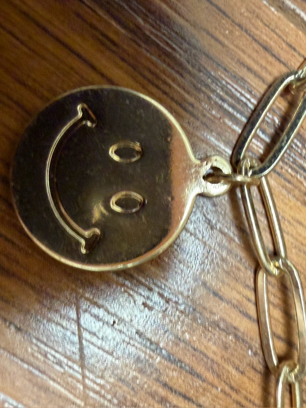 Gold Tone Paperclip Chain Smiley Face Pendant Necklace 17” Happy Face Trendy